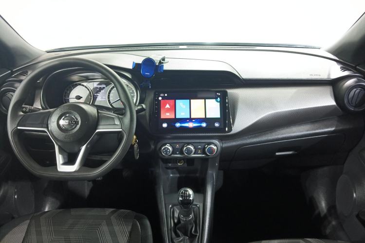 Used Nissan Kicks 2020 1.5L XE Manual Cool Edition Center Console