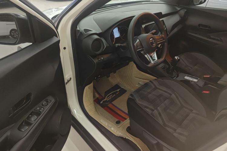 Used Nissan Kicks 2019 1.5L Manual Cool Edition Driver Seat