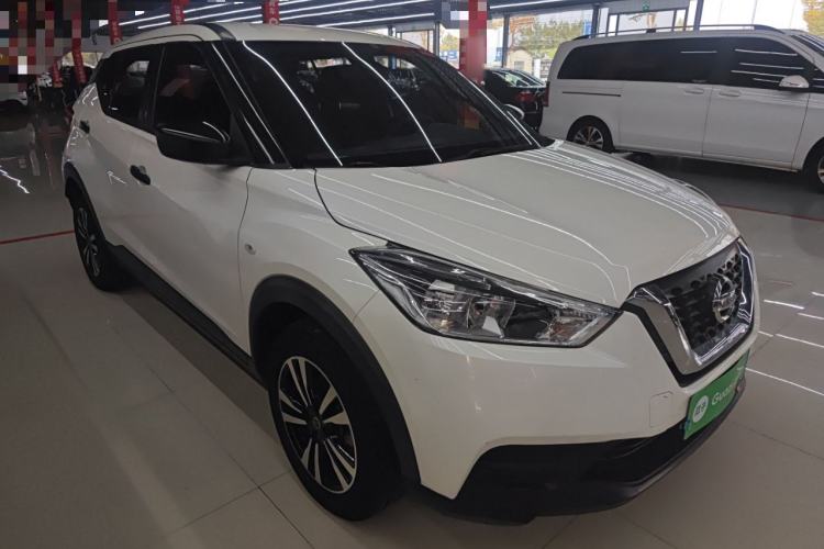 Used Nissan Kicks 2019 1.5L Manual Cool Edition Front Right 45 Deg