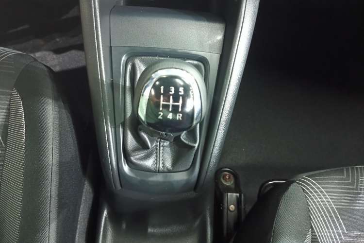 Used Nissan Kicks 2020 1.5L XE Manual Cool Edition Gear Lever