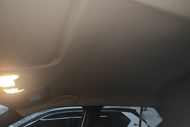 Used Nissan Kicks 2019 1.5L Manual Cool Edition Headliner