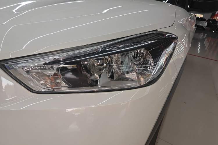 Used Nissan Kicks 2019 1.5L Manual Cool Edition Left Front Headlight