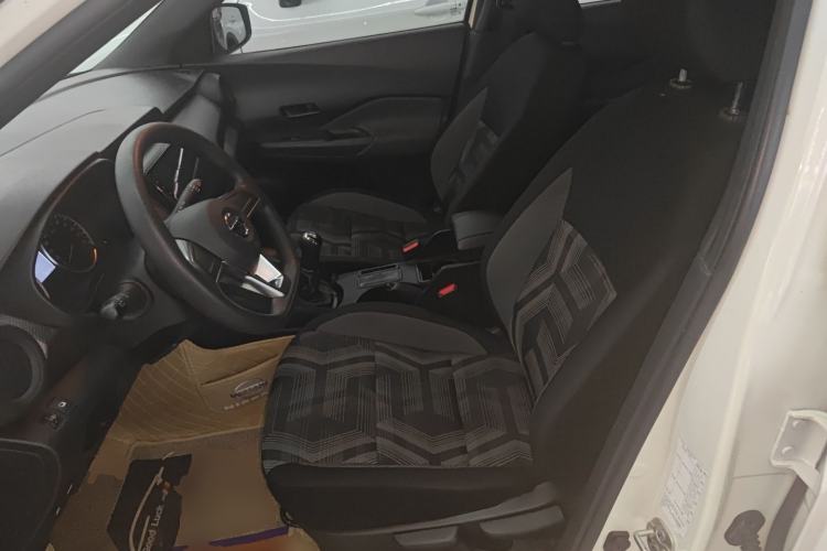 Used Nissan Kicks 2019 1.5L Manual Cool Edition Left Front Seat