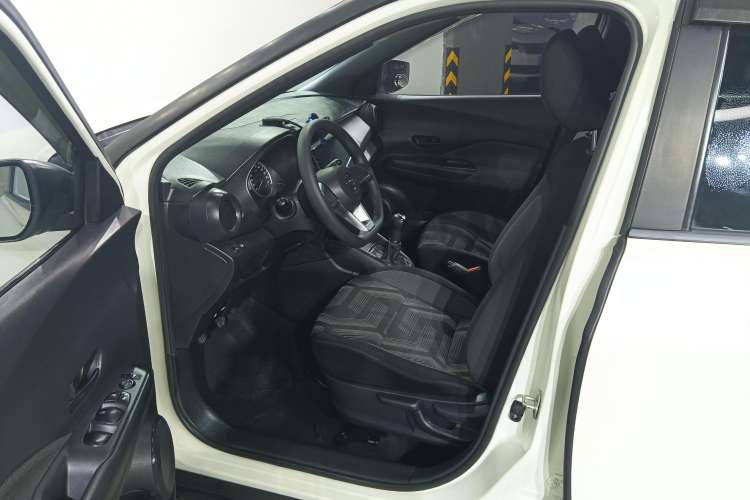 Used Nissan Kicks 2020 1.5L XE Manual Cool Edition Left Front Seat