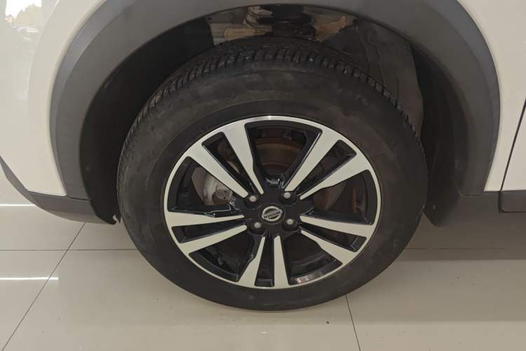 Used Nissan Kicks 2019 1.5L Manual Cool Edition Left Front Wheel Hub