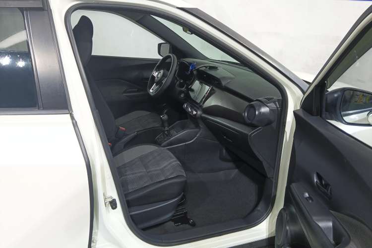 Used Nissan Kicks 2020 1.5L XE Manual Cool Edition Right Front Seat
