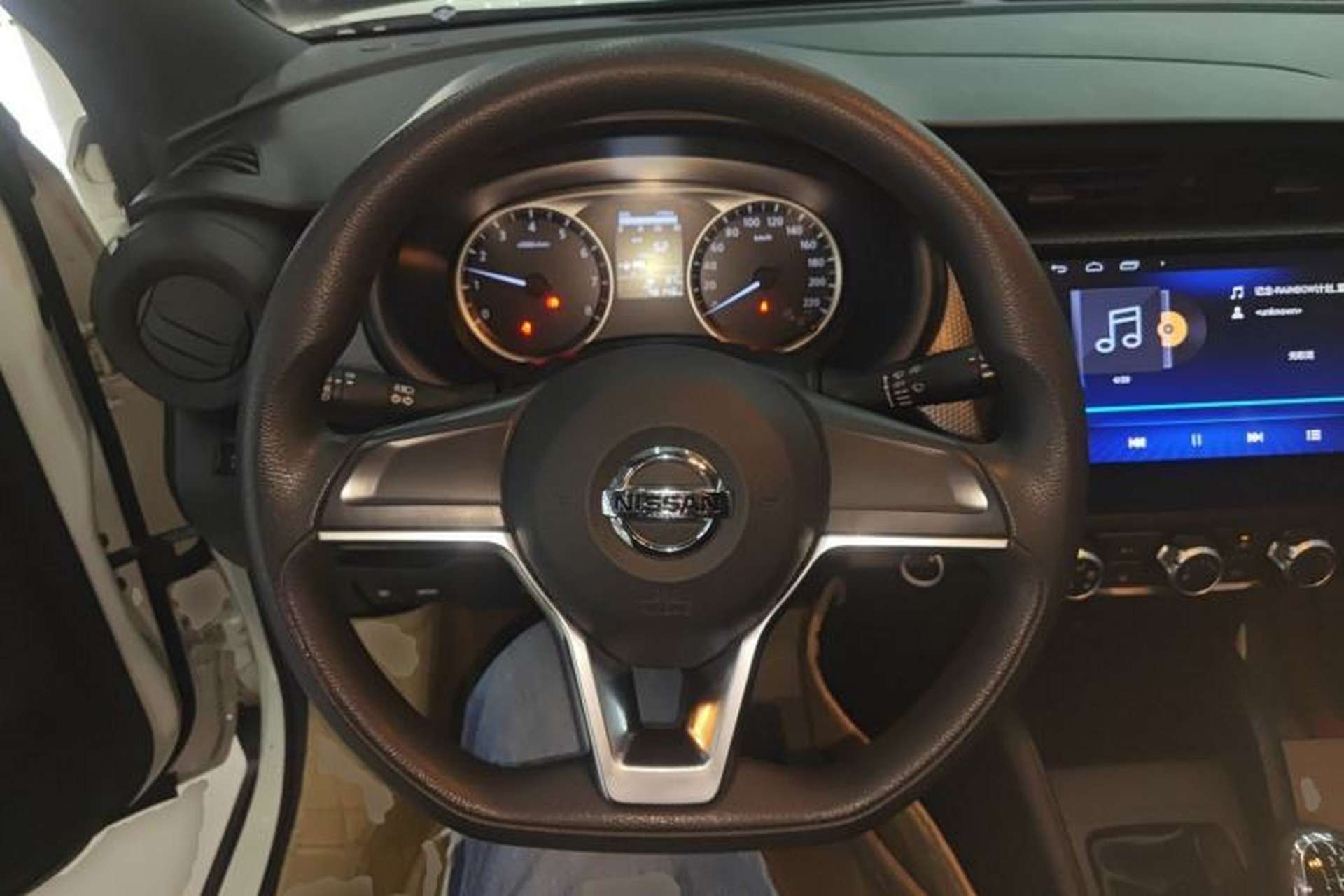 Used Nissan Kicks 2019 1.5L Manual Cool Edition Steering Wheel