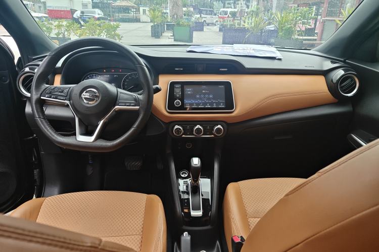 Used Nissan Kicks 2017 1.5L CVT Smart Drive Edition Center Console