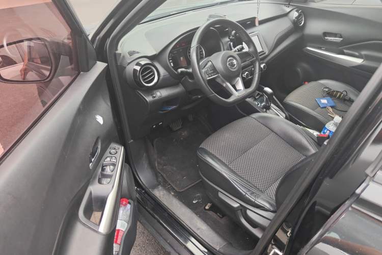 Used Nissan Kicks 2017 1.5L CVT Smart Drive Edition Driver Seat