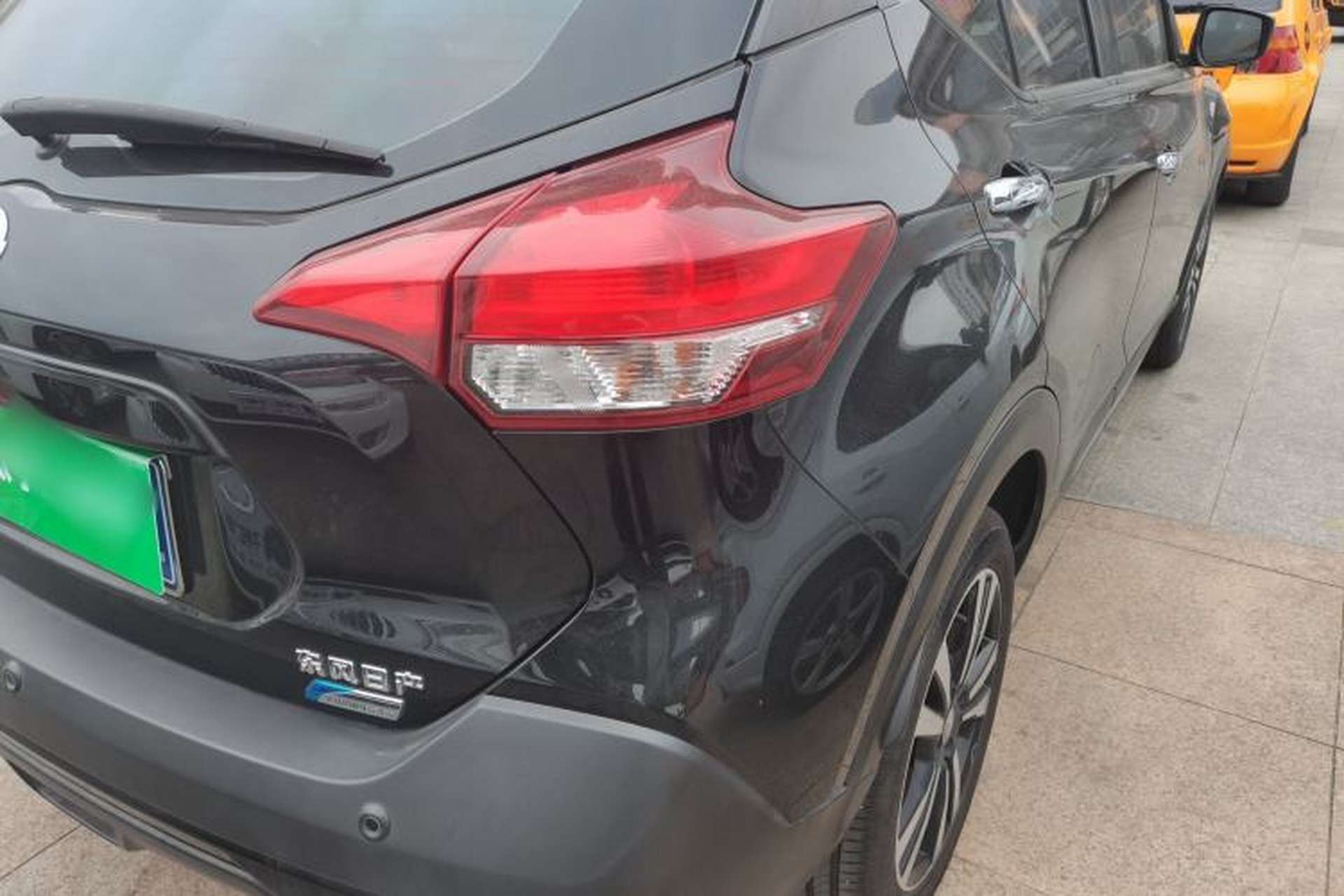 Used Nissan Kicks 2017 1.5L CVT Smart Drive Edition Exterior 3