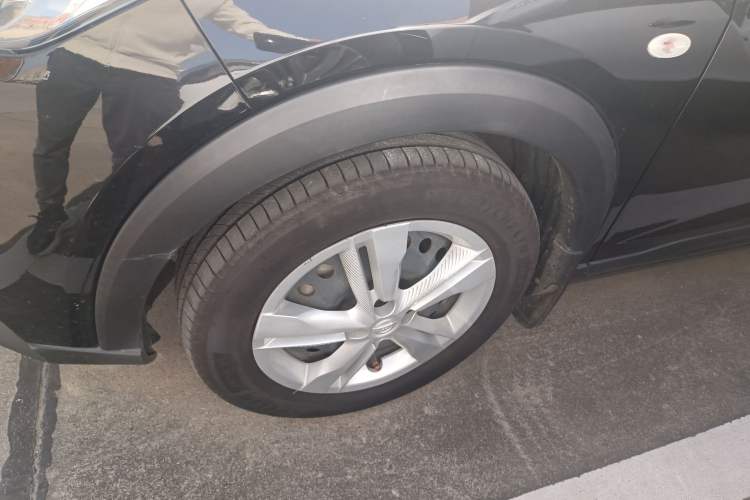 Used Nissan Kicks 2017 1.5L Manual Cool Dynamic Edition Exterior 7