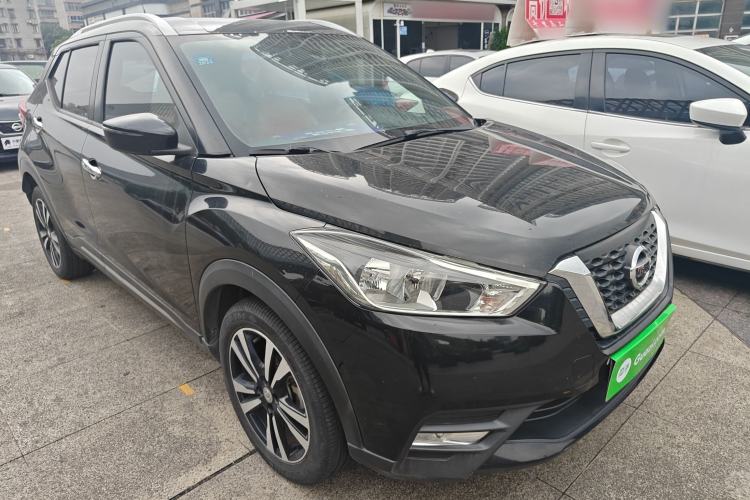 Used Nissan Kicks 2017 1.5L CVT Smart Drive Edition Front Right 45 Deg