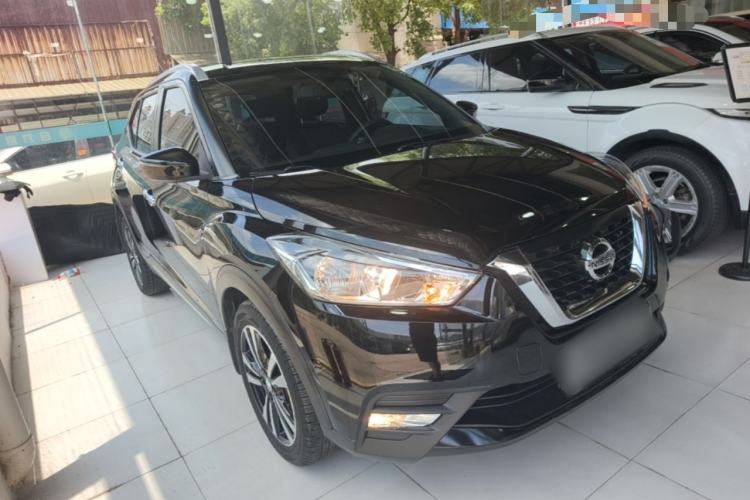 Used Nissan Kicks 2017 1.5L CVT Smart Drive Edition Front Right 45 Deg