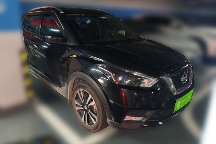 Used Nissan Kicks 2017 1.5L CVT Smart Drive Edition Front Right 45 Deg