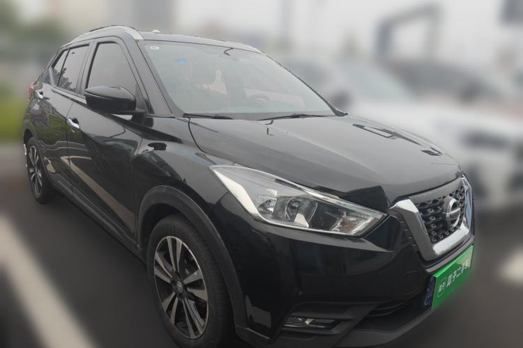 Used Nissan Kicks 2017 1.5L CVT Smart Drive Edition Front Right 45 Deg