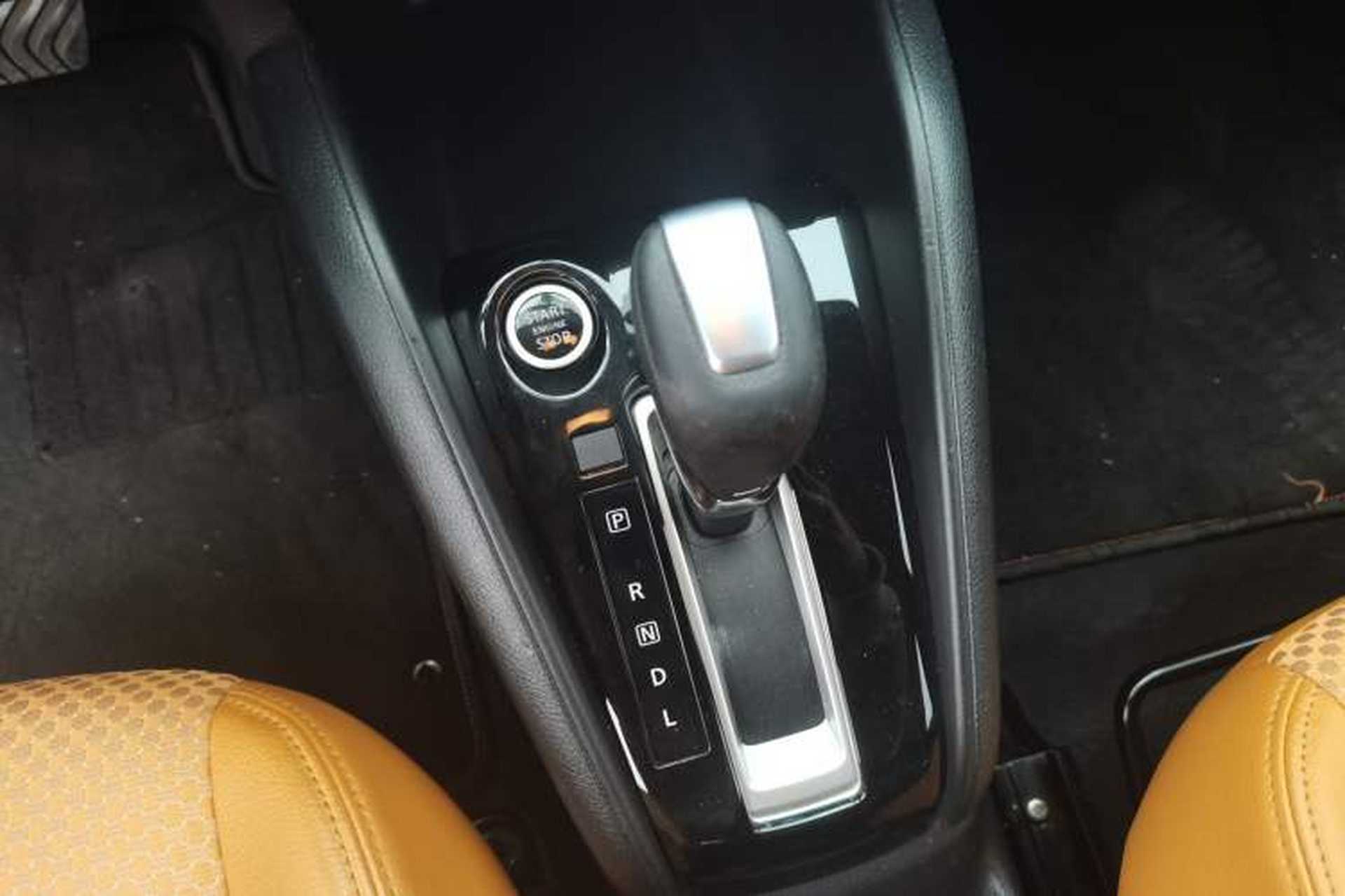 Used Nissan Kicks 2017 1.5L CVT Smart Drive Edition Gear Lever