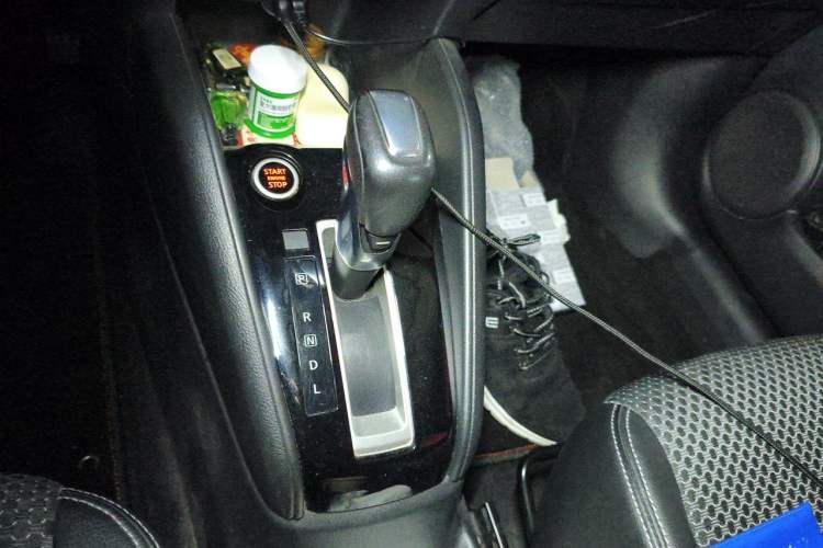 Used Nissan Kicks 2017 1.5L CVT Smart Drive Edition Gear Lever