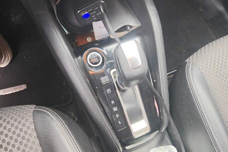 Used Nissan Kicks 2017 1.5L CVT Smart Drive Edition Gear Lever