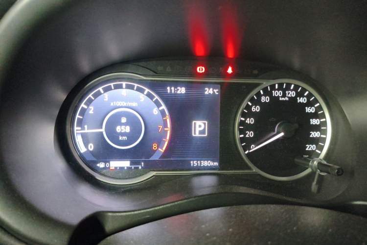 Used Nissan Kicks 2017 1.5L CVT Smart Drive Edition Instrument Cluster