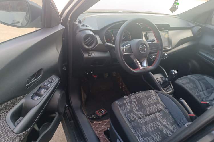 Used Nissan Kicks 2017 1.5L Manual Cool Dynamic Edition Interior 3