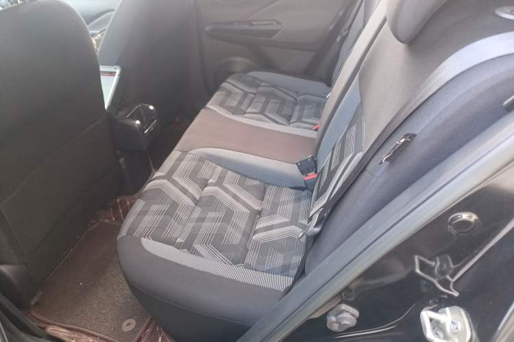 Used Nissan Kicks 2017 1.5L Manual Cool Dynamic Edition Interior 4