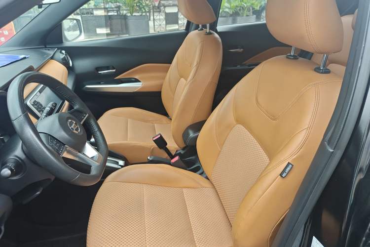 Used Nissan Kicks 2017 1.5L CVT Smart Drive Edition Left Front Seat