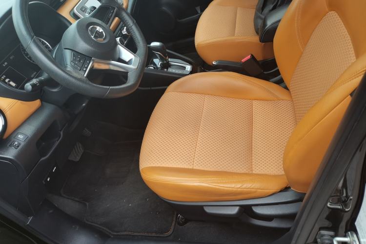 Used Nissan Kicks 2017 1.5L CVT Smart Drive Edition Left Front Seat