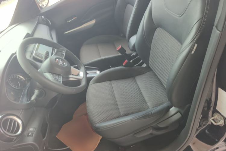 Used Nissan Kicks 2017 1.5L CVT Smart Drive Edition Left Front Seat