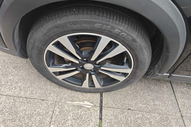 Used Nissan Kicks 2017 1.5L CVT Smart Drive Edition Left Front Wheel Hub