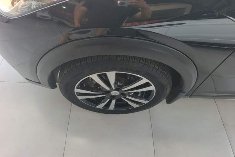 Used Nissan Kicks 2017 1.5L CVT Smart Drive Edition Left Front Wheel Hub