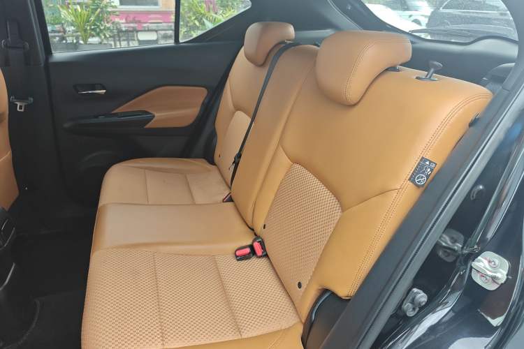 Used Nissan Kicks 2017 1.5L CVT Smart Drive Edition Left Rear Seat