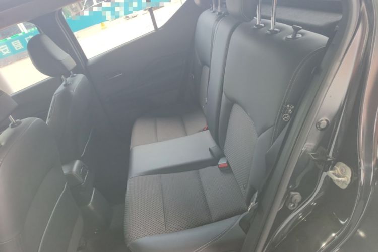 Used Nissan Kicks 2017 1.5L CVT Smart Drive Edition Left Rear Seat