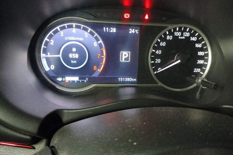 Used Nissan Kicks 2017 1.5L CVT Smart Drive Edition Odometer Close Up