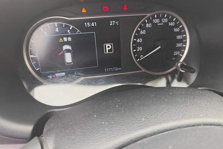 Used Nissan Kicks 2017 1.5L CVT Smart Drive Edition Odometer Close Up