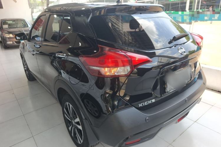 Used Nissan Kicks 2017 1.5L CVT Smart Drive Edition Rear Left 45 Deg