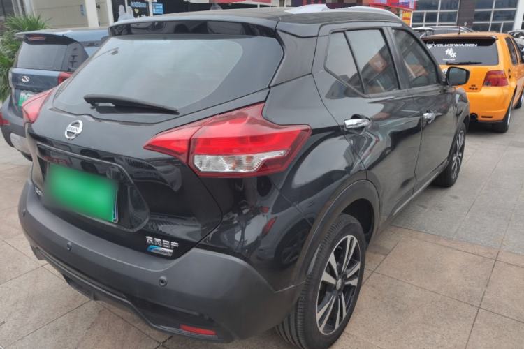 Used Nissan Kicks 2017 1.5L CVT Smart Drive Edition Rear Right 45 Deg