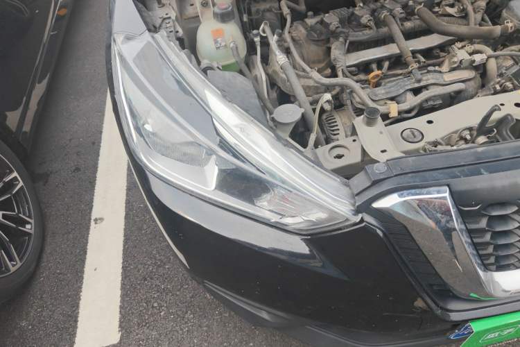 Used Nissan Kicks 2017 1.5L CVT Smart Drive Edition Right Front Headlight