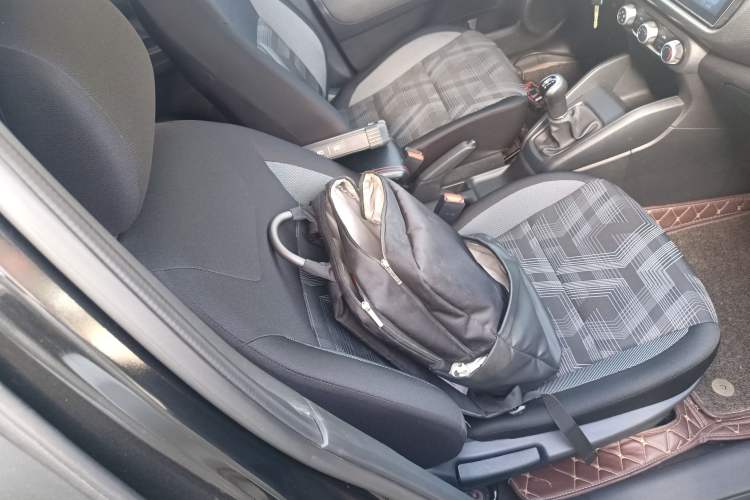 Used Nissan Kicks 2017 1.5L Manual Cool Dynamic Edition Right Front Seat