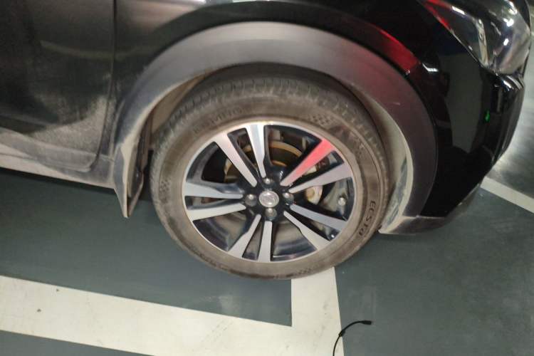 Used Nissan Kicks 2017 1.5L CVT Smart Drive Edition Right Front Wheel Hub