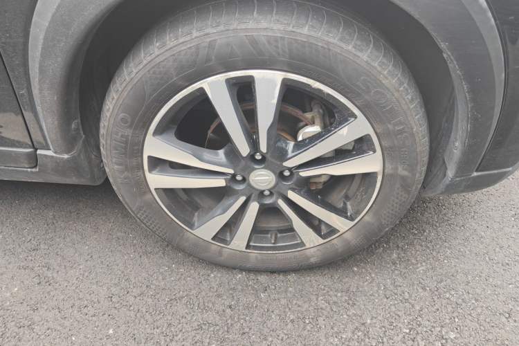 Used Nissan Kicks 2017 1.5L CVT Smart Drive Edition Right Front Wheel Hub