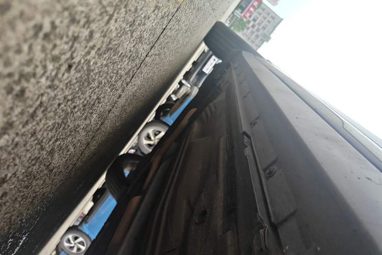 Used Nissan Kicks 2017 1.5L CVT Smart Drive Edition Right Side Sill