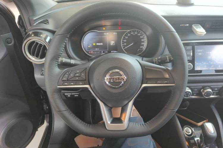 Used Nissan Kicks 2017 1.5L CVT Smart Drive Edition Steering Wheel