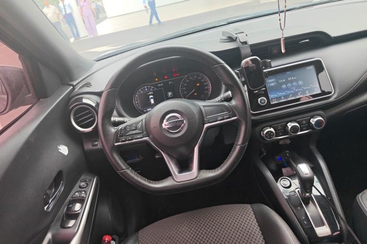 Used Nissan Kicks 2017 1.5L CVT Smart Drive Edition Steering Wheel