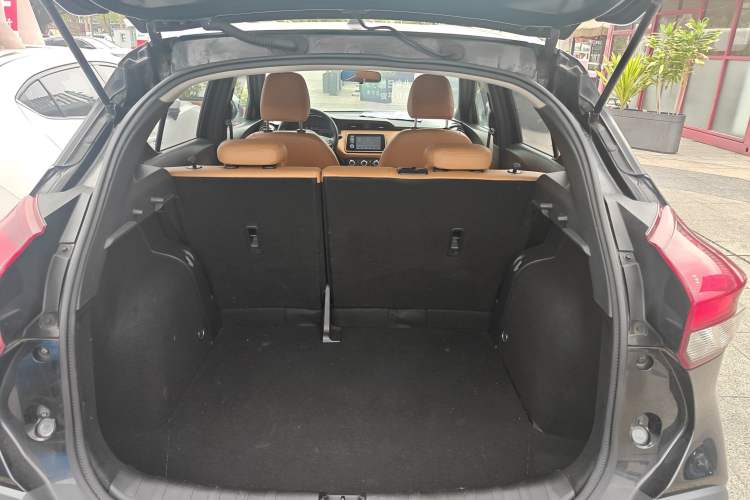 Used Nissan Kicks 2017 1.5L CVT Smart Drive Edition Trunk