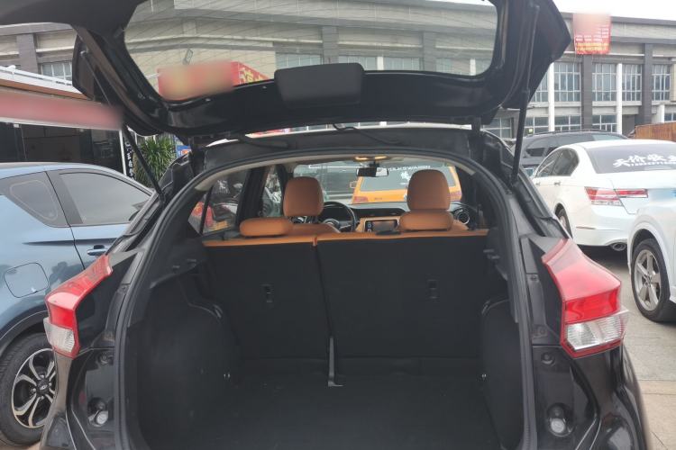 Used Nissan Kicks 2017 1.5L CVT Smart Drive Edition Trunk