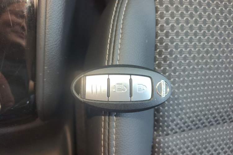 Used Nissan Kicks 2017 1.5L CVT Smart Drive Edition Vehicle Key