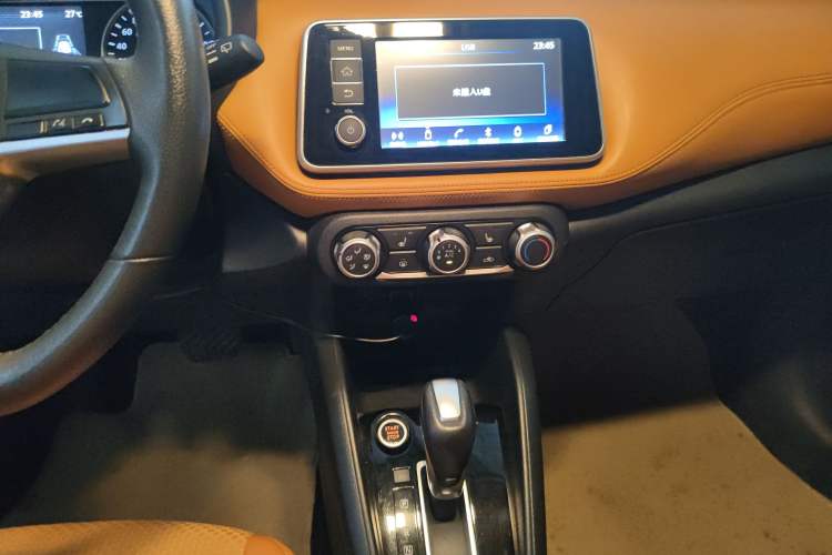 Used Nissan Kicks 2017 1.5L CVT Smart Edition Audio And AC Panel