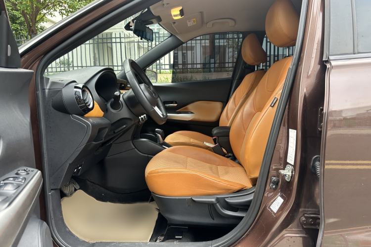 Used Nissan Kicks 2017 1.5L CVT Smart Edition Interior 2