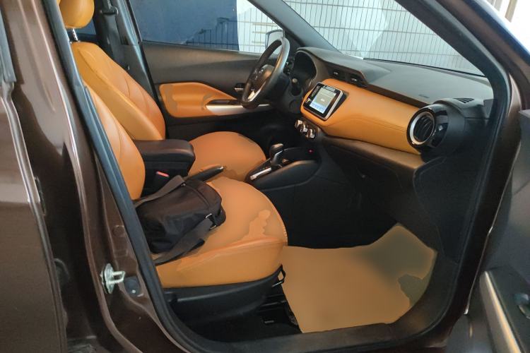 Used Nissan Kicks 2017 1.5L CVT Smart Edition Right Front Seat
