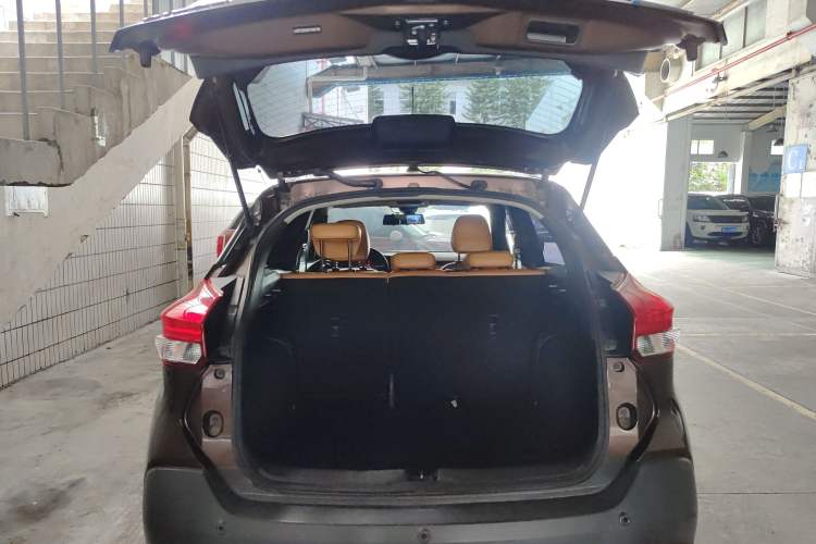Used Nissan Kicks 2017 1.5L CVT Smart Edition Trunk